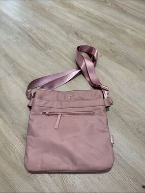 Tracker Pink RFID Blocking Slot Lots of Pockets Top Zipper Nylon Purse Bag